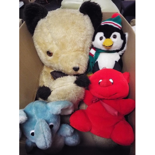 321 - Box of assorted cuddly toys