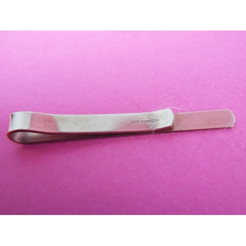 181 - 9ct gold tie clip. 1.9g