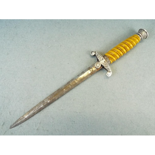 205 - German Army Officers 'Heer' dress dagger with scabbard. Believed to genuine but provenance unknown.