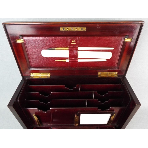 80 - Beautifully made writing box. All original. Rosewood on cuban mahogany. Satinwood marquetry. TOC era