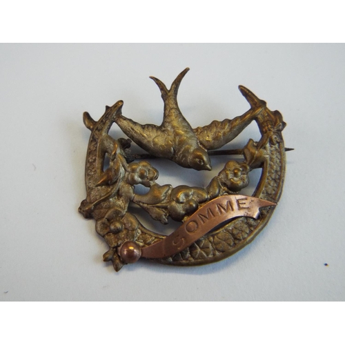 129 - WW1 Somme sweetheart brooch.