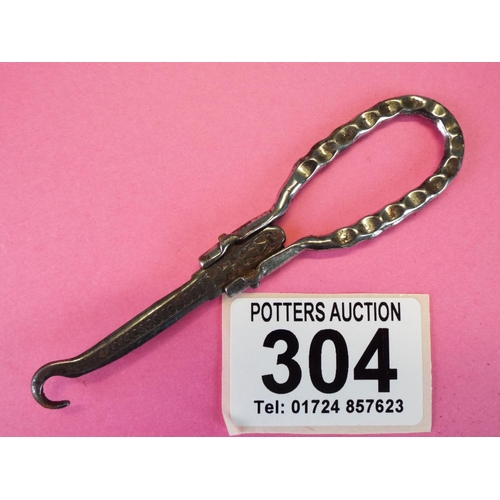 304 - Victorian folding button hook.