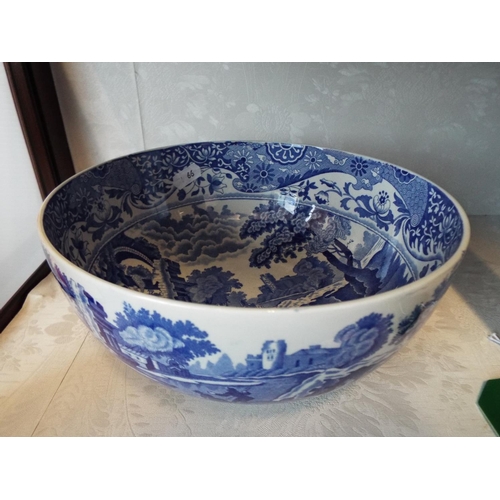 66 - Spode 'Italian' Fruit or nut bowl. 9 inches in diameter. 4 inches tall.