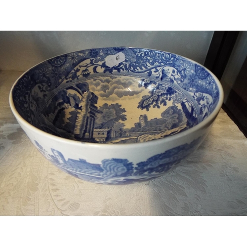 67 - Spode 'Italian' Fruit or nut bowl. 7 inches in diameter. 3.5 inches tall.