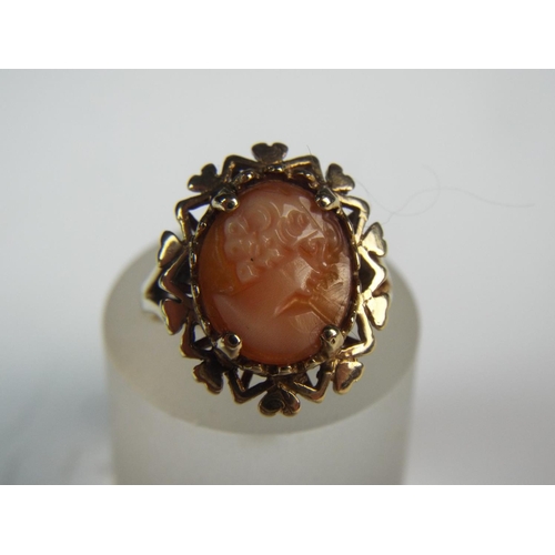 221 - 9ct Cameo set ring.  Finger size 'L5' 3.3 g