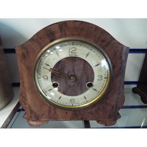 591 - Vintage Smiths Bakelite chiming mantle clock in running order with key.