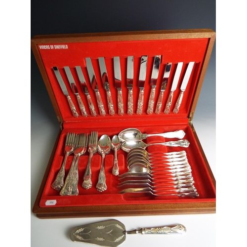 594 - Vyners of Sheffield cutlery set in Oak case