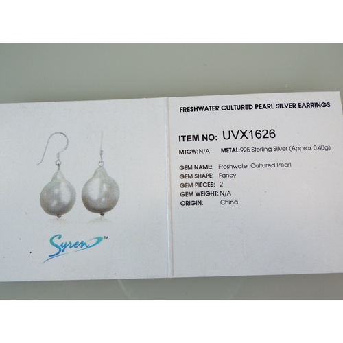 139A - Pair of beautiful and natural freshwater pearl earrings. 925 silver mounts.