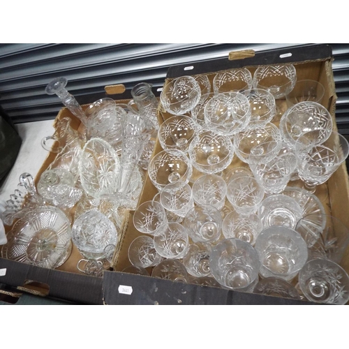 894 - two trays of glass