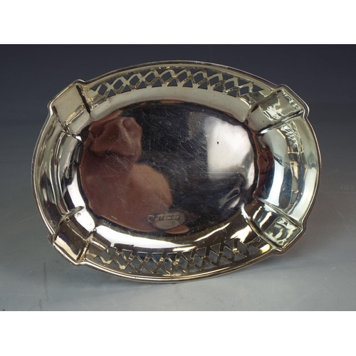 27 - Small Silver Bon Bon dish with pierced gallery. Hallmarked for Birmingham 1965 Charles Green & Co 41... 