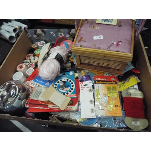 1148 - Box of assorted sewing items.