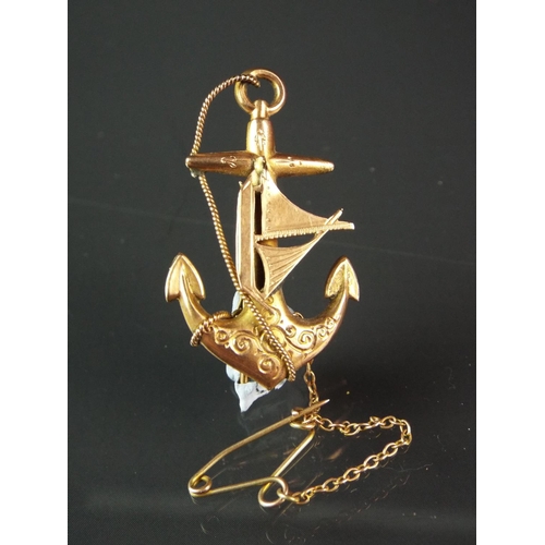 102 - 9ct Rose gold nautical themed brooch with anchor and rope design. Gold pin and safety chain. Clear h... 