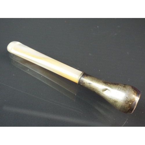 103 - Art Deco cigarette holder with Mother of Pearl mouthpiece. Hallmarked silver holder. London 1920 Plu... 