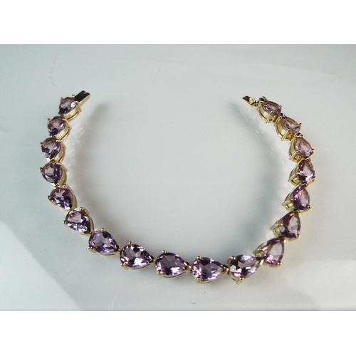 153 - Lovely 9ct yellow gold bracelet set with 18 teardrop shaped amethysts.  7 inches long.   18.7g