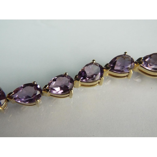 153 - Lovely 9ct yellow gold bracelet set with 18 teardrop shaped amethysts.  7 inches long.   18.7g