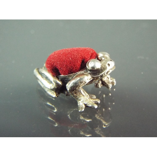 180 - Sterling silver frog pincushion. 25mm long .