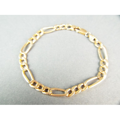 184 - Lovley 9ct Yellow gold 7 inch Bracelet in a Figaro link. Lobster claw catch.  3.7g