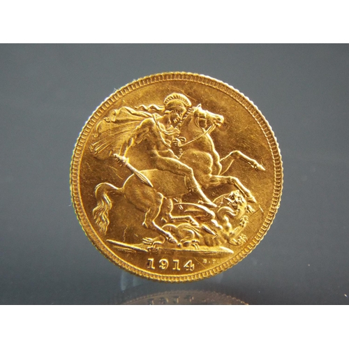 97 - 1914 George V 22ct Gold Sovereign. Very fine condition. London Mint.