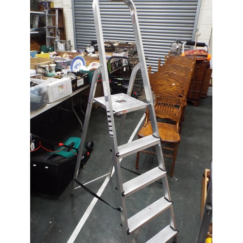 1243 - Set of aluminium step ladders