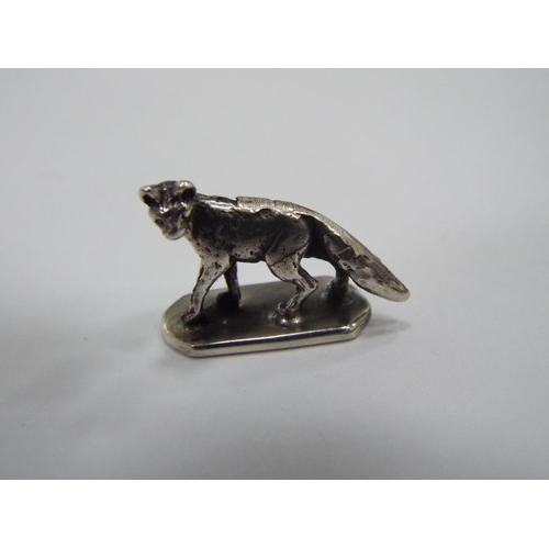 129 - 925 Silver model of a Fox. 17mm ling