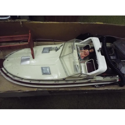 12 - V Sport 2660 remote control cabin cruiser with original (tatty box) Believed to be complete but with... 
