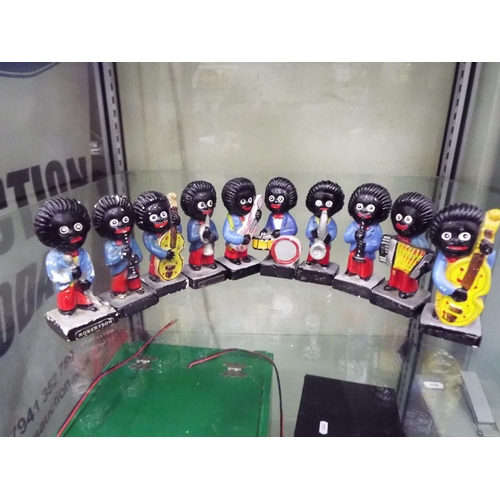 39 - Ten piece ceramic Robinsons Golly band.