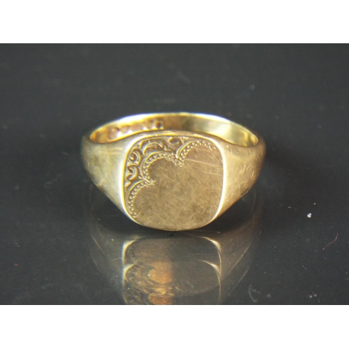66 - 9ct  Yellow Gold Gents Signet ring.   Finger size 'U-5'    4.7 g