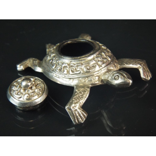 82 - Lovely 925 Silver Turtle inkwell with close fitting matching lid. 2 inches long.