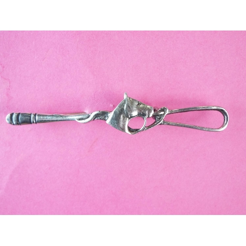 84 - 925 silver Equestrian horse head and whip brooch. 2.5 inches long.