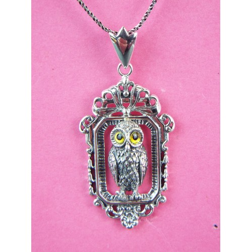 86 - Lovely 925 silver pendant as an Owl set with amber glass eyes. Set in a rectangular frame and suppor... 