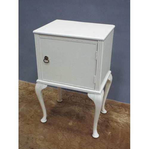 192 - Small white painted pot cupboard on cabriole legs. H:29 X W:18 X D:13 inches