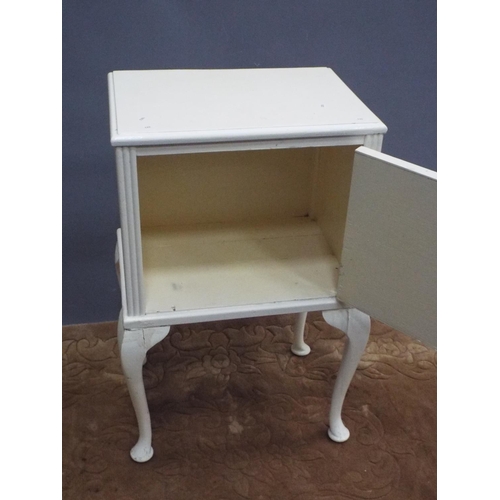 192 - Small white painted pot cupboard on cabriole legs. H:29 X W:18 X D:13 inches