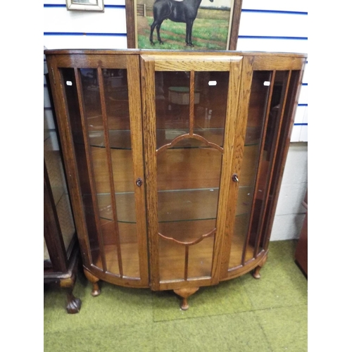 199 - Lovely oak, glass fronted china cabinet with locking side doors. H:46 X W:40 X D:14 inches