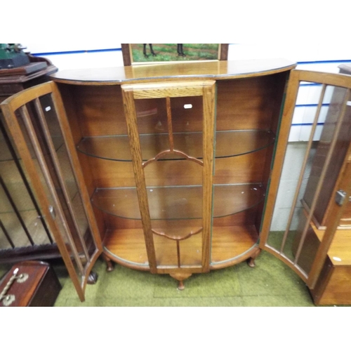 199 - Lovely oak, glass fronted china cabinet with locking side doors. H:46 X W:40 X D:14 inches