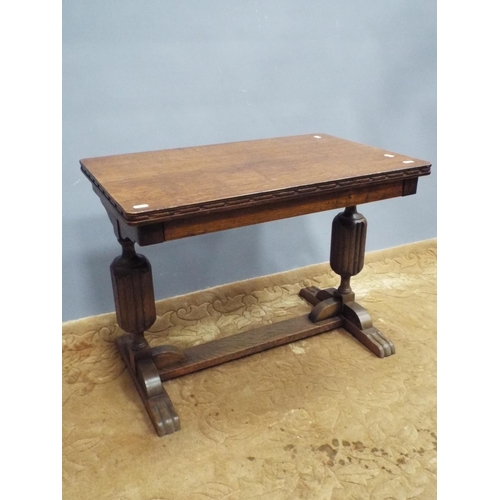 209 - Lovely small oak table of high quality. H:21 X W:28 X D:18 inches