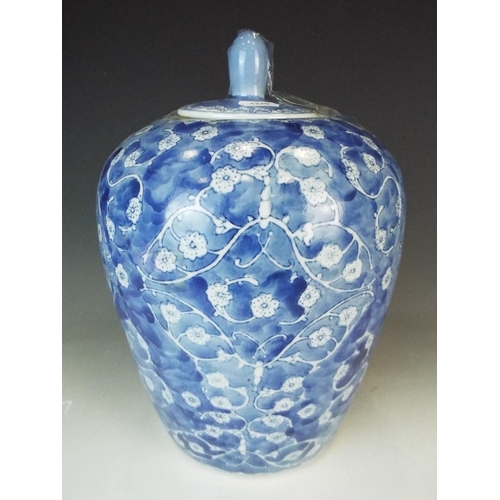 360 - Lovely Chinese lidded jar, Stamped 'Made in China' to base. 12 inches tall.