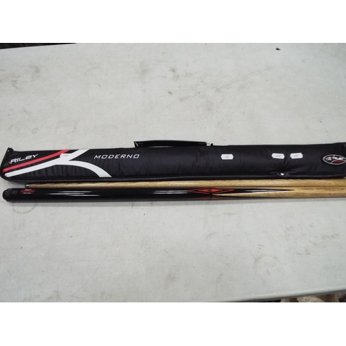 597 - Riley Moderno excellent two piece snooker cue with carry case.