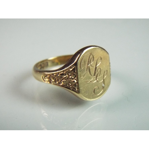 111 - Nicely hallmarked 9ct gold gents ring. Finger size 'V'  7.1g