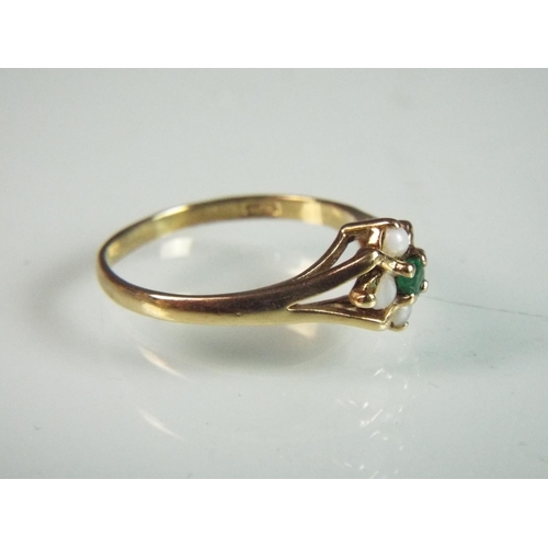 122 - 9ct Emerald and Pearl set ring.   Finger size 'N-5'    1.7g