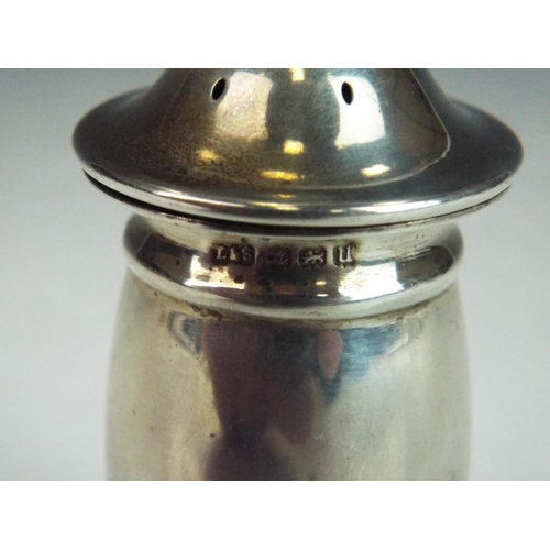 184 - Silver powder shaker. Clear hallmarks 1880 . Levi Salaman. 22g