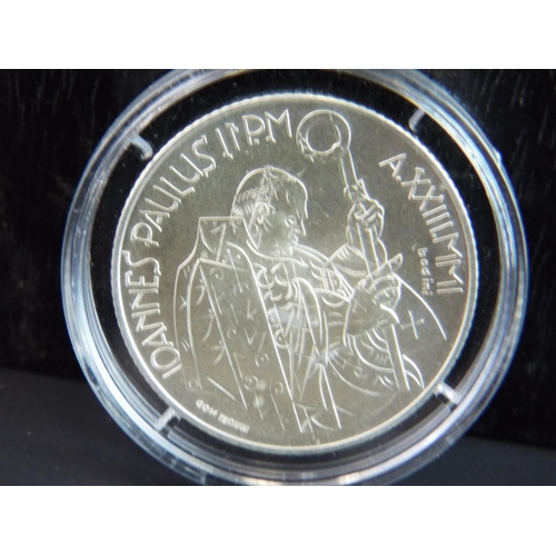 168 - Pope John Paul commemorative coin struck in 825 silver. Mint condition with original case and certif... 