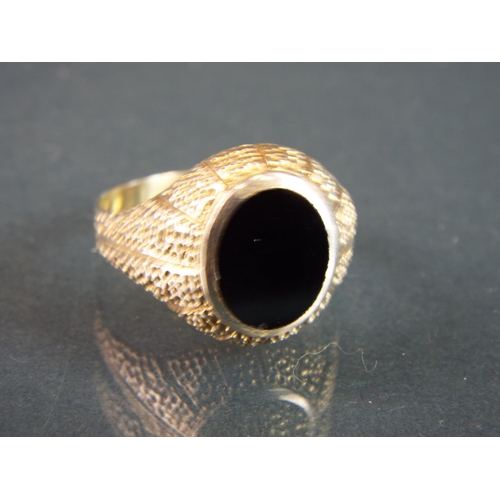 83 - 925 Silver Onyx set gents ring. Finger size 'V'