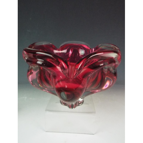 104 - Heavy Chiribska glass footed bowl together with a folded glass bouquet vase. 17 inches long