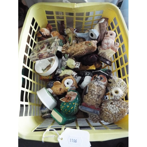 1106 - Tray of assorted Ceramic Owl figures