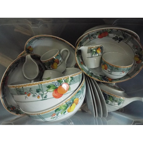 1117 - Large Wedgwood teaset in the Eden pattern, great condition. Good set.