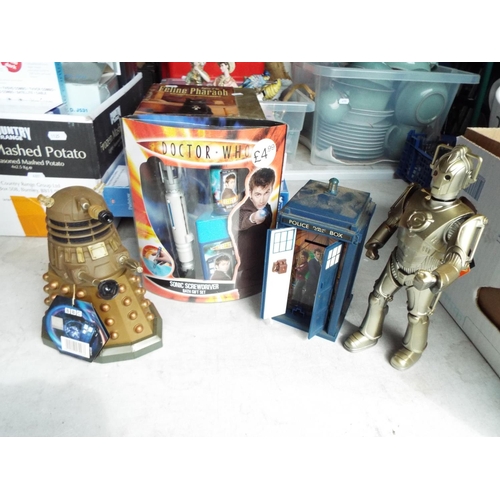 1128 - Selection of Dr Who items. See photos