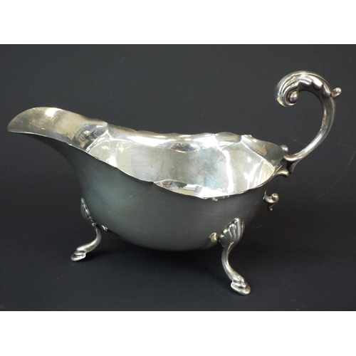 137 - Solid Silver Gravy/sauce boat. Hallmarked for 1936.  67.3g