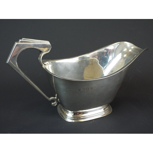 139 - Solid Silver Sauceboat. Hallmarked for Birmingham 1934, Maker William Near Ltd.  204.3g