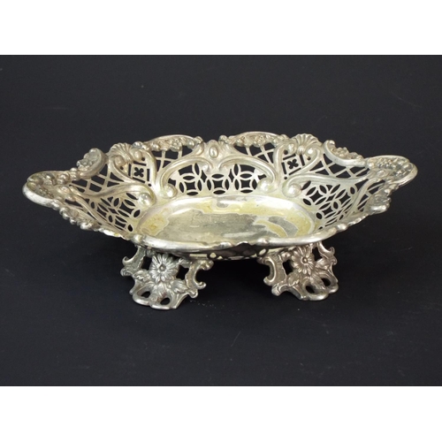 140 - Antique Silver footed Bonbonier decorated with pierced sides. Hallmarked for London 1894.  102.5g