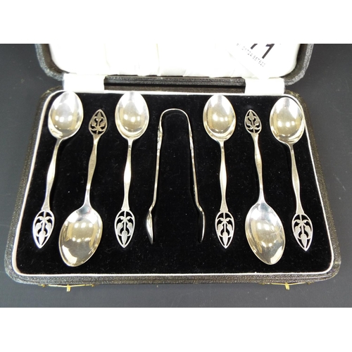 171 - Solid Silver teaspoons and Sugar nips all presented in original velvet lined case. Hallmarked for Bi... 